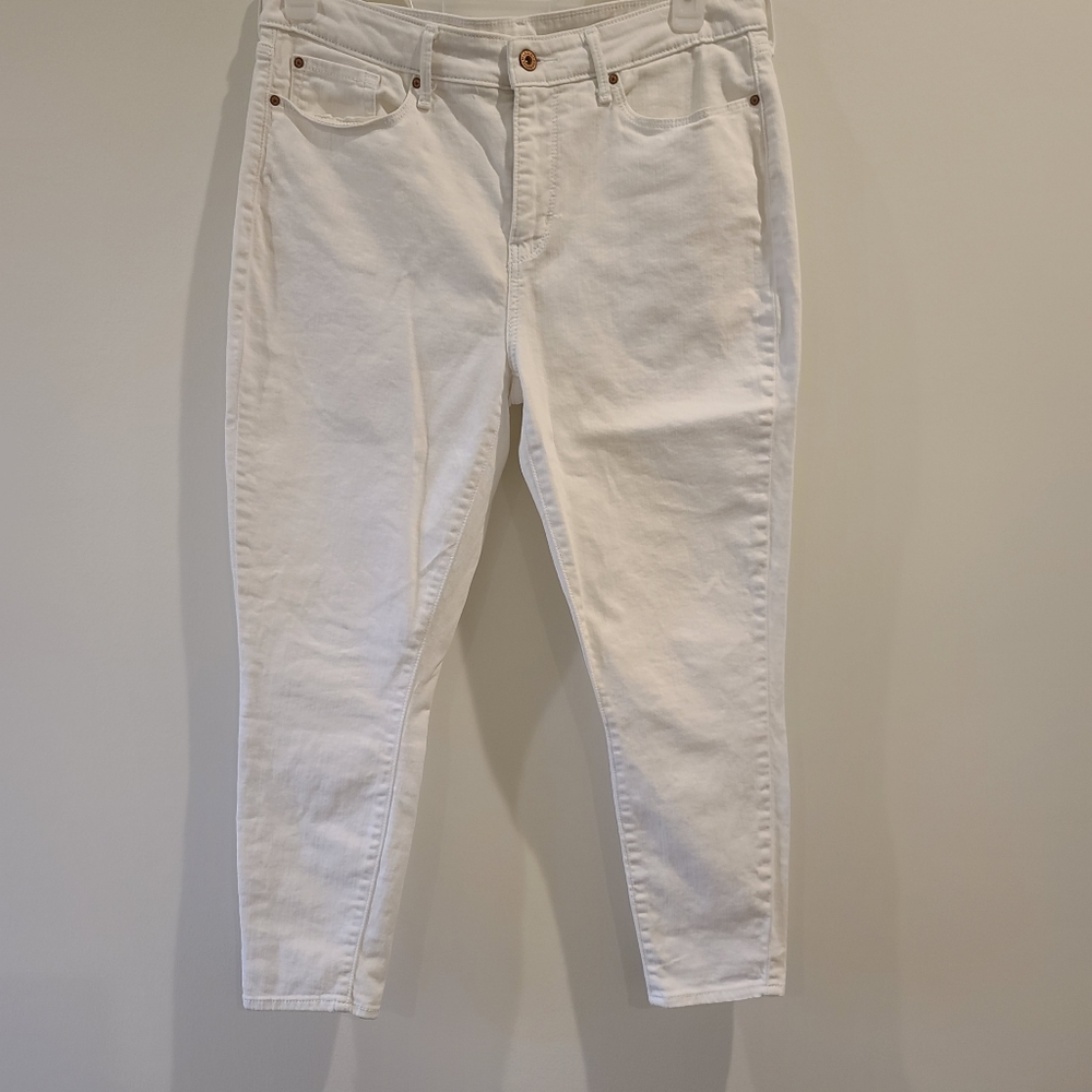 Levi's white capri pants size 16